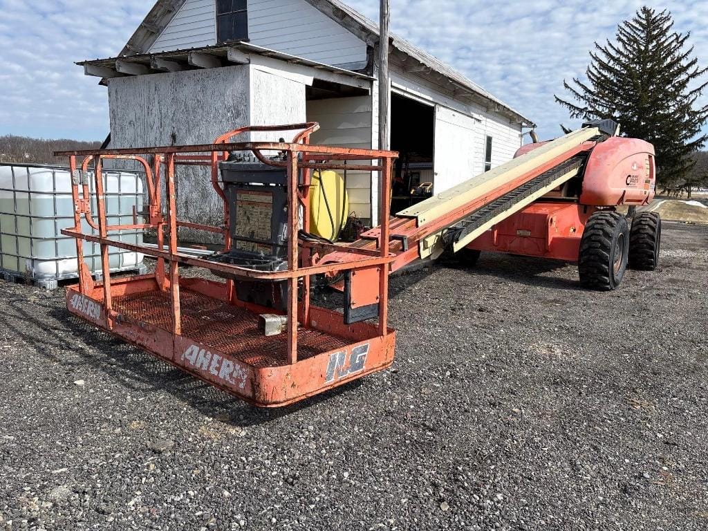 2002 JLG 600S Equipment Image0