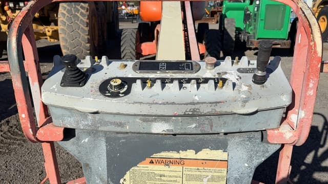Image of JLG 800S equipment image 3