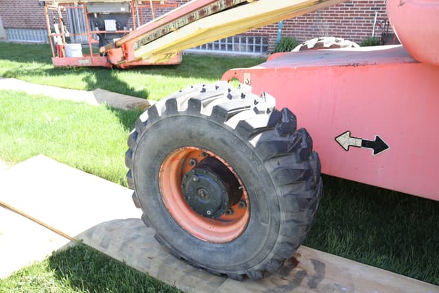 Image of JLG 600S equipment image 4