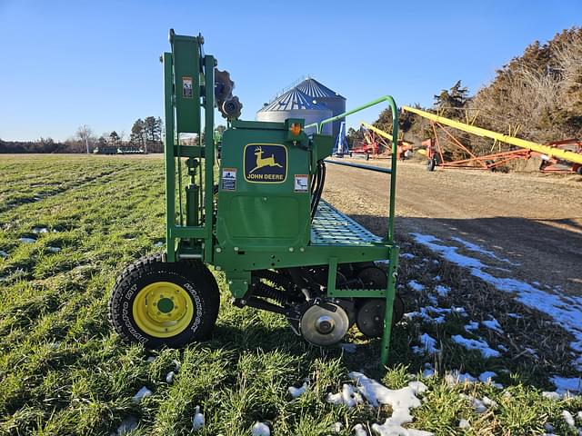 Image of John Deere 1520 equipment image 4