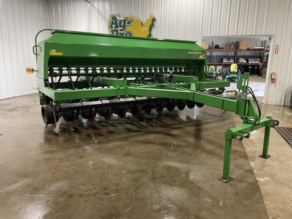 Image of John Deere 1590 equipment image 1