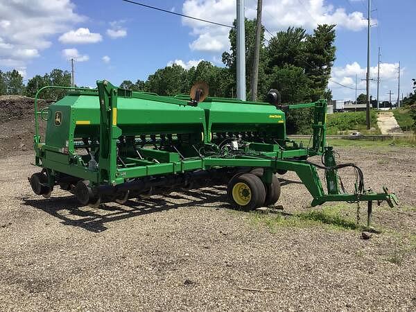 Image of John Deere 1590 equipment image 1