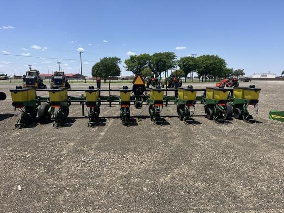 Image of John Deere 1700 equipment image 2