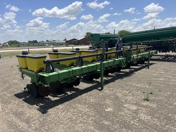 Image of John Deere 1700 equipment image 3