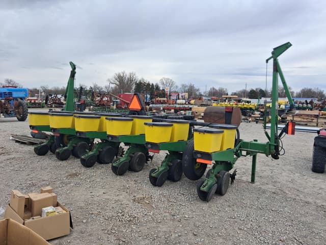 Image of John Deere 1700 equipment image 2