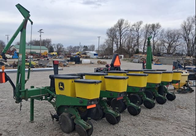 Image of John Deere 1700 equipment image 1