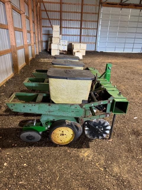 Image of John Deere 1700 equipment image 1