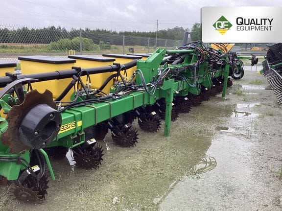 2002 John Deere 1720 Equipment Image0