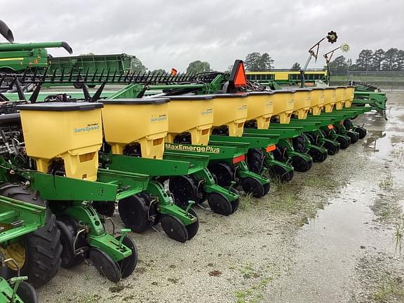 Image of John Deere 1720 equipment image 3
