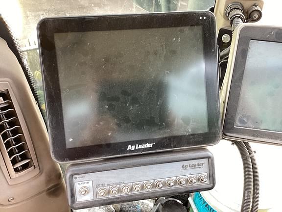 Image of John Deere 1720 equipment image 1