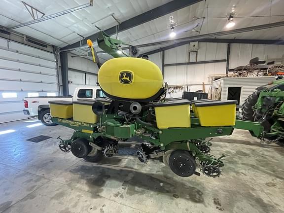 Image of John Deere 1760 equipment image 3