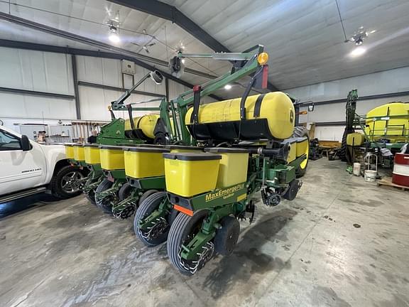Image of John Deere 1760 Primary image