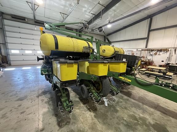 Image of John Deere 1760 equipment image 1