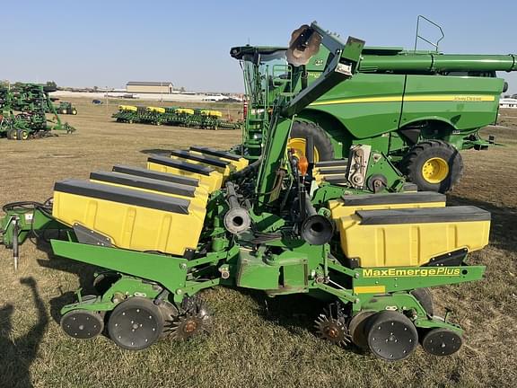 Image of John Deere 1760 equipment image 4