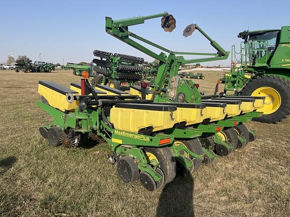 Image of John Deere 1760 equipment image 2