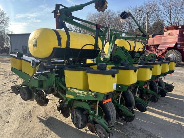 Image of John Deere 1760 equipment image 2