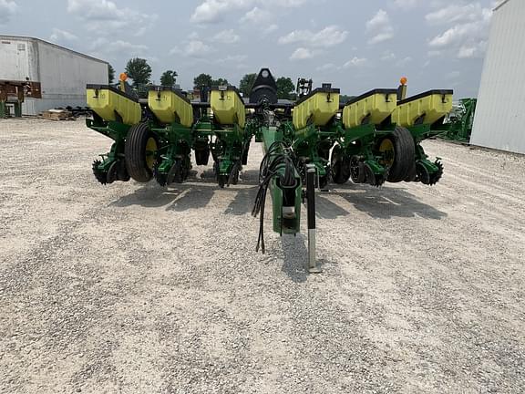 Image of John Deere 1760 equipment image 1