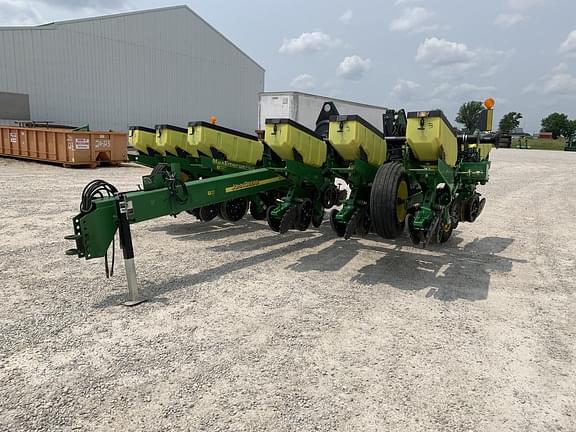 Image of John Deere 1760 equipment image 2