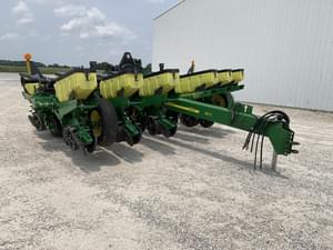 2002 John Deere 1760 Image