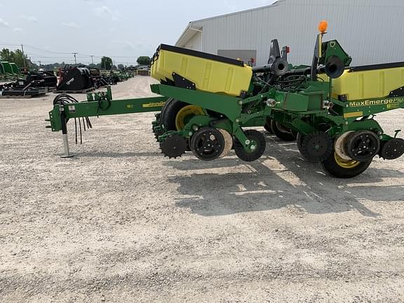 Image of John Deere 1760 equipment image 3