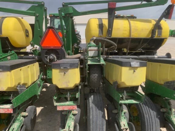 Image of John Deere 1760 equipment image 4