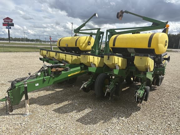 Image of John Deere 1760 Primary image