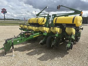 2002 John Deere 1760 Image