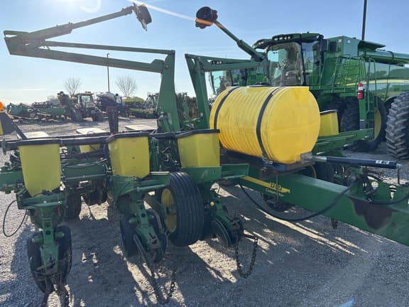 Image of John Deere 1760 equipment image 1