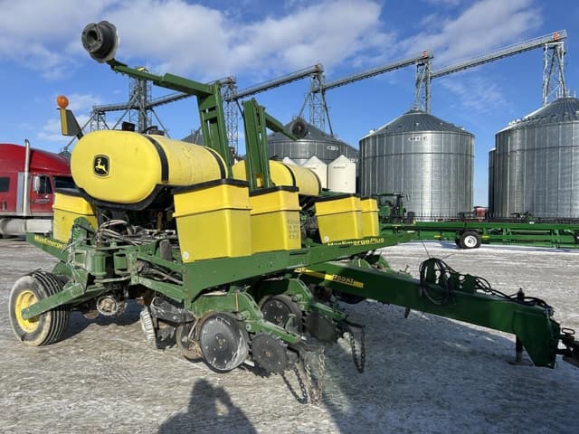 Image of John Deere 1760 equipment image 1