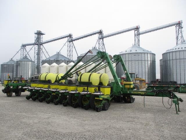 Image of John Deere 1770 equipment image 1