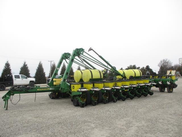 2002 John Deere 1770 Equipment Image0