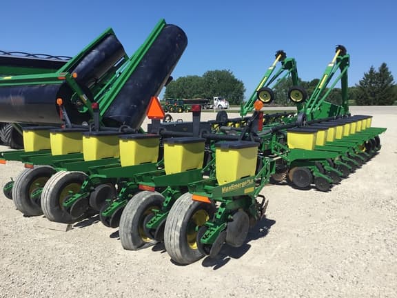 Image of John Deere 1770 equipment image 1