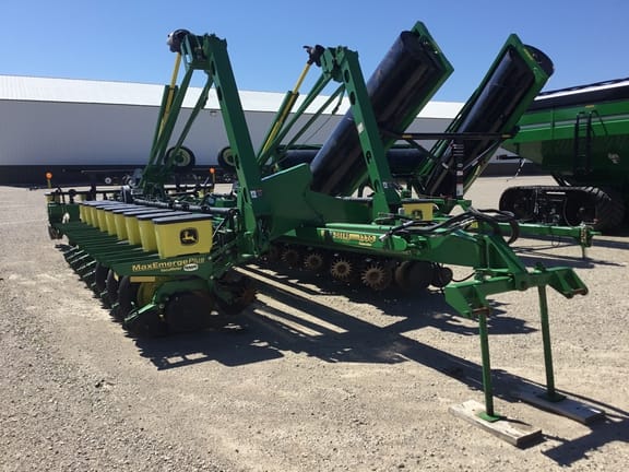 2002 John Deere 1770 Equipment Image0