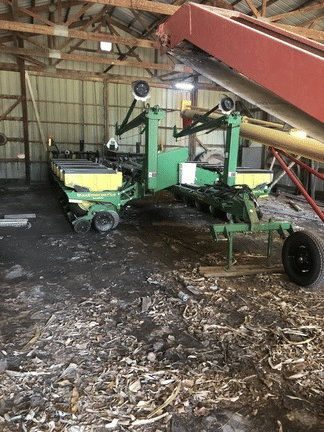Main image John Deere 1770