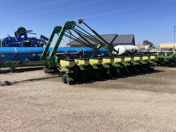 2002 John Deere 1770 Equipment Image0