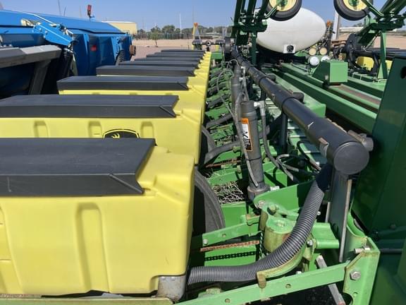 Image of John Deere 1770 equipment image 3