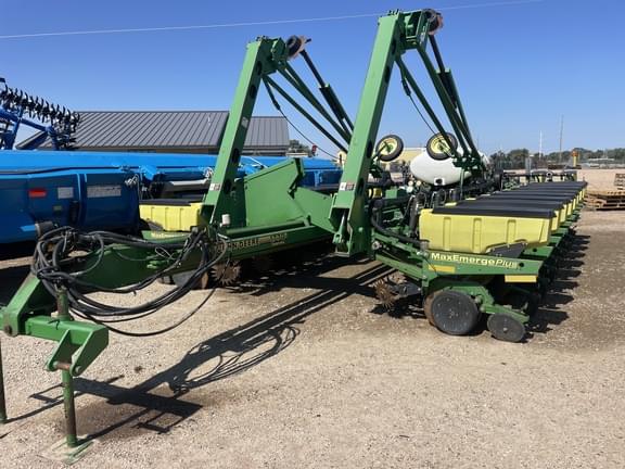 Image of John Deere 1770 equipment image 1