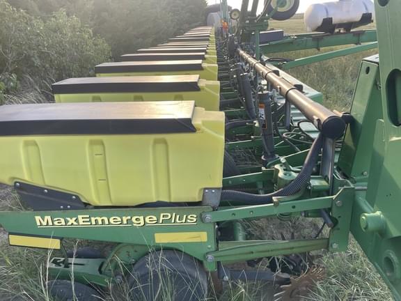 Image of John Deere 1770 equipment image 3