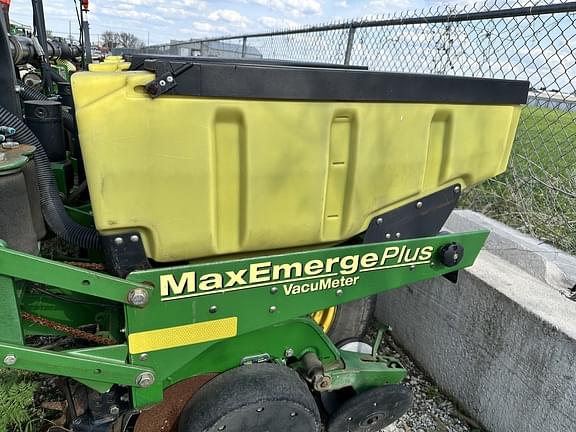 Image of John Deere 1770 equipment image 4