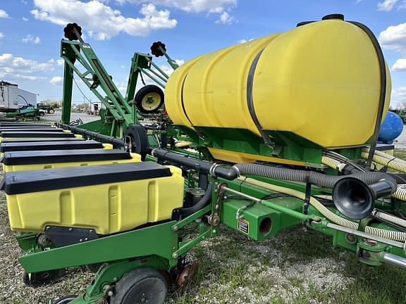 Image of John Deere 1770 equipment image 3
