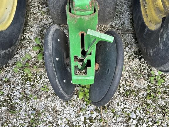 Image of John Deere 1770 equipment image 2