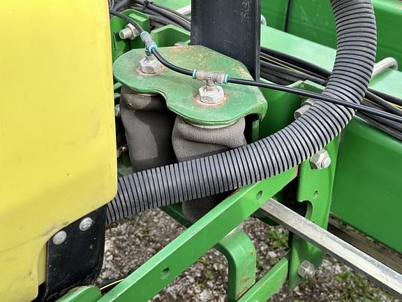 Image of John Deere 1770 equipment image 3