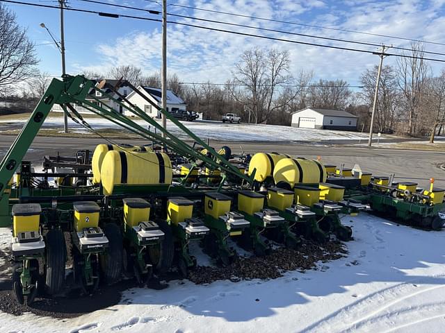 Image of John Deere 1770 equipment image 2