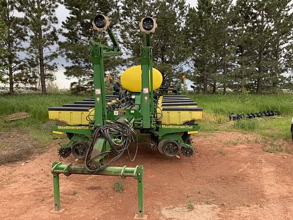 Image of John Deere 1770 equipment image 1