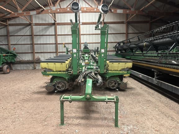 Image of John Deere 1770 equipment image 1