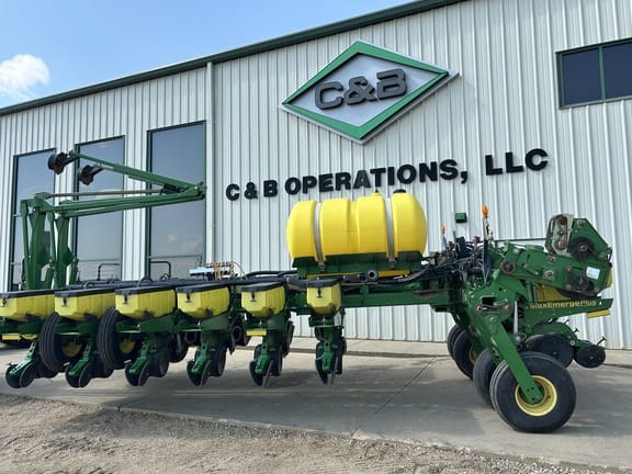 2002 John Deere 1770 Equipment Image0