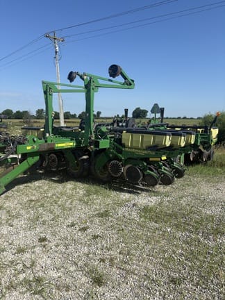 2002 John Deere 1780 Equipment Image0