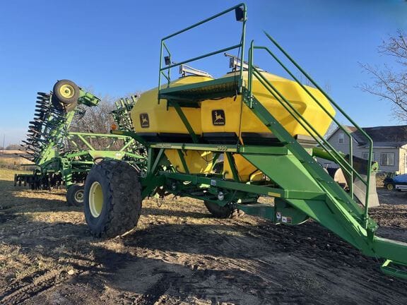 2002 John Deere 1820 Equipment Image0