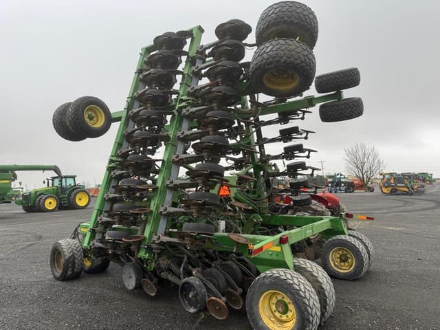 Image of John Deere 1860 equipment image 1