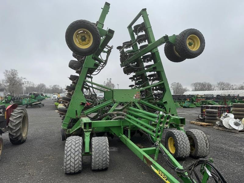 2002 John Deere 1860 Equipment Image0